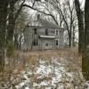 Another angle of this 
austere abandoned house.
Southern Eau Claire County.